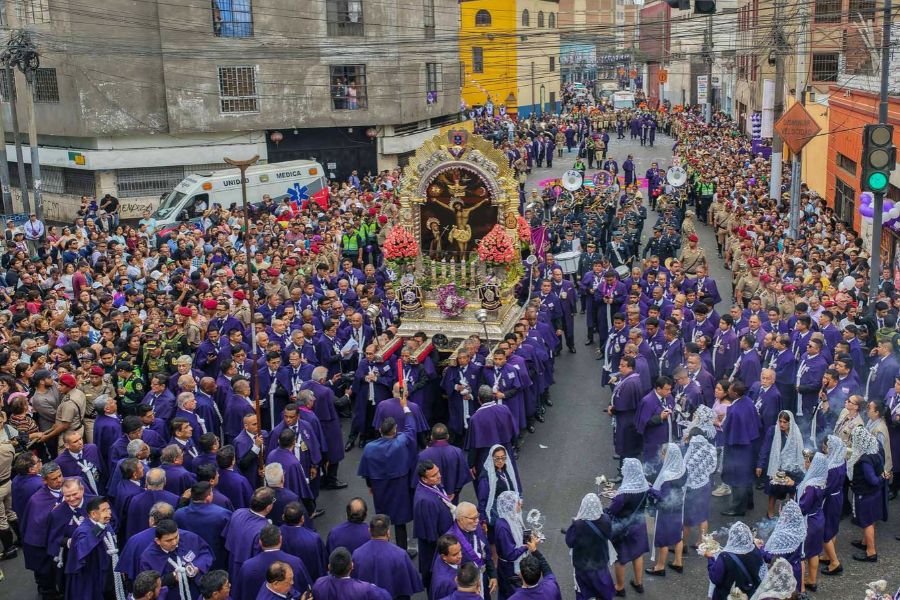 Señor de los Milagros: vista aérea de la procesión en su tercera salida